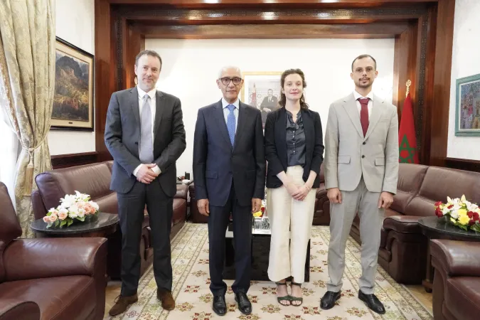 El presidente de la Cámara de Representantes se entrevista con un equipo de trabajo de la INTOSAI y de la OCDE