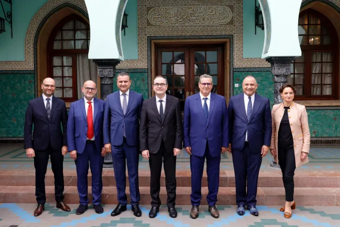 التوقيع على ملحق اتفاقية استثمارية بين المملكة المغربية ومجموعة "رونو المغرب" لتعزيز صناعة السيارات و إحداث 7.500 منصب شغل