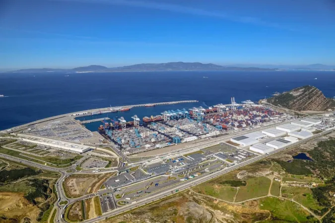 البنك الأوروبي لإعادة الإعمار والتنمية يدعم تطوير المركب المينائي الناظور غرب المتوسط بمنحة قيمتها 2,1 مليون أورو 