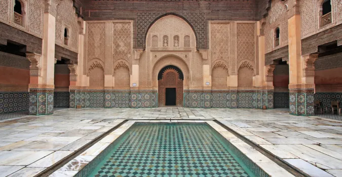 Marrakech: la Médersa Ben Youssef, un monument historique qui reflète la richesse du patrimoine architectural marocain