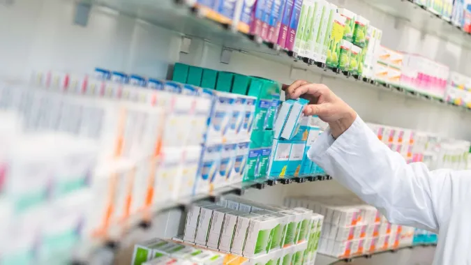 El ministro de Sanidad anuncia un acuerdo sobre un nuevo decreto que permitirá una reducción significativa de los precios de los medicamentos  