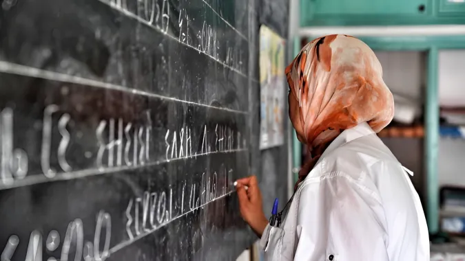 الحكومة تخصص 1000 منصب لأساتذة اللغة الأمازيغية خلال سنة 2026