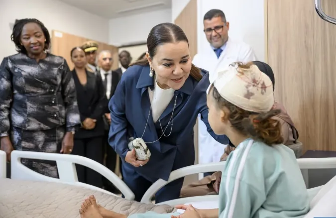 SAR la Princesse Lalla Asmaa et la Première Dame de la République du Kenya rendent visite à des patients kenyans et marocains ayant bénéficié d’une implantation cochléaire