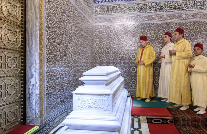 SM el Rey, Amir Al-Muminin, preside una velada religiosa en conmemoración del 28º aniversario del fallecimiento de SM el Rey Hassan II